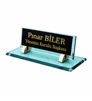 Kişiye Özel Tasarım Cam Masaüstü İsimlik - Ofis İsimlik - Yönetici İsimlik – Masalık – Masa İsimliği – Ofis İsimliği – Yönetici İsimliği – Kristal Cam Masaüstü İsimlik