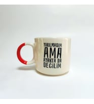 Yıkılmadım Ama Ayakta Da Değilim Baskılı Turuncu Kulplu P Kupa (Beyaz)