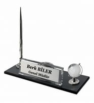 Kişiye Özel Tasarım Cam Masaüstü İsimlik - Ofis İsimlik - Yönetici İsimlik – Masalık – Masa İsimliği – Ofis İsimliği – Yönetici İsimliği – Kişiye Özel Hediye