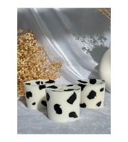 Jeane Candles Üçlü Inek Desenli Cow Print Siyah Beyaz Kokulu Mum (Çok Renkli)