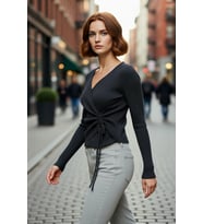 Kadın Fitted Kruvaze Yaka Bağcıklı Triko Üst Modern Günlük Kombinler İçin Şık Ve Rahat Seçim