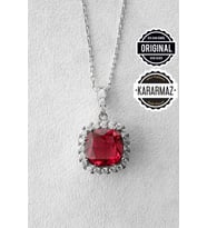 Jewelmim Kırmızı Taşlı Gümüş Prenses Kolye Beyaz Altın Kaplama Kare Taşlı Kolye 925 Ayar Kadın Gümüş Kolye (Beyaz)