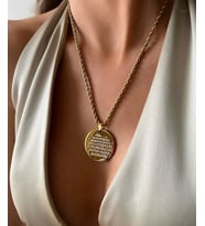 Arkasına Isim Yazılır Ayetel Kürsü Işlemeli Yazılı Gold Renk 316l Çelik Kolye Karama Yapmaz Hediye