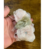10X4 CM 3 ÇİÇEKLİ TAŞLI TASARIM İĞNELİ BROŞ YAKA İĞNESİ