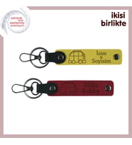 Yolda Olmayı Sevenler İçin Hazırlandı, Karavan Temalı Anahtarlık Takımı, İsim Yazılı, Sarı-Kırmızı (Çok Renkli)