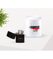 BK Gift Kişiye Özel Babalar Günü Hediyesi Kahraman Baba Tasarımlı Seramik Kül Tablası ve Benzinli Çakmak Seti-2 (Model 1)