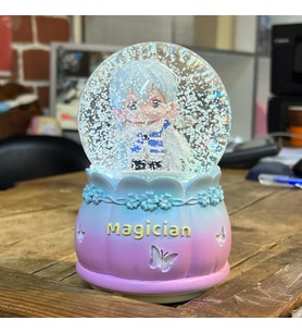 Mega Boy Magician Japon Anime Küresi Otomatik Kar Püskürtmeli Işıklı Müzikli Kar Küresi