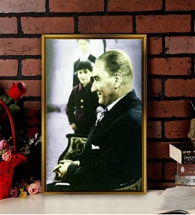 Tablore Gülümseyen Atatürk Portre Tablosu Çerçeveli Kanvas Tablo Modern Salon Dekoru