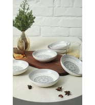 Şöyle bir başlık uygun olur:  
"Stone Halka Çerezlik ve Sosluk 13 cm, 6'lı Set"