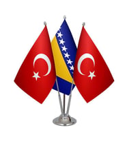 Masa Üstü Bosna Hersek Bayrağı Türk Bayrağı Üçlü Krom Direk Masa Bayrak Seti