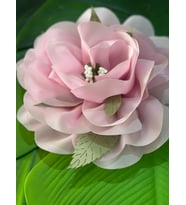 EL YAPIMI SATEN YAPRAKLI ÇİÇEK DİKİŞ GİYİM ABİYE AKSESUAR 24 CM (Pembe)