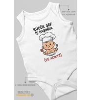 Küçük Şef İş Başında (Ve Acıktı) Baskılı Bebek Zıbını – Çıtçıtlı Body 8 Renk  %100 Pamuk Sıfır Kol (Beyaz)