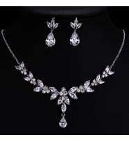Monemel  Kristal Taşlı Abiye  Kolye ve Kupe Set (Altın Kaplama)