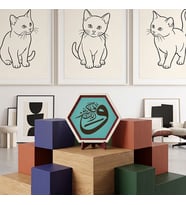 Ve Rabbeke Fe Kebbir Yazılı Modern Dekoratif Masaüstü Objesi, Ev ve Ofis Dekorasyonunu Tamamlayan Zarif Tasarım 10x10 cm