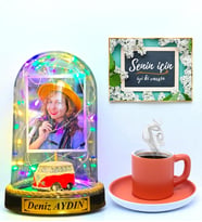 Renkli Led Işıklı Fotoğraflı İsimli Fanus ve Renkli Türk Kahvesi Fincanı Hediye Seti - Turuncu Fincanlı (Model 2)