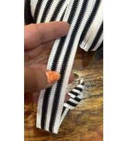 SİYAH BEYAXZ ÇİZGHİLİ TRİKO ŞERİT DİKİŞ GİYİM APLİKE EN 3 CM (1 METRE )