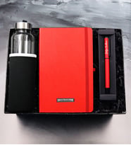 Kişiye Özel Kırmızı Defter & Kırmızı Mat Roller Kalem & Özel Kılıflı 500Ml Su Matarası Hediye Seti