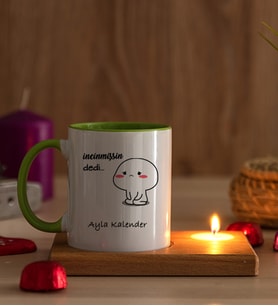 Kişiye Özel İncinmişsin Dedi Tasarım Esprili Ahşap Altlıklı Mumlu Yeşil Kupa
