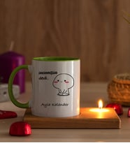 Kişiye Özel İncinmişsin Dedi Tasarım Esprili Ahşap Altlıklı Mumlu Yeşil Kupa
