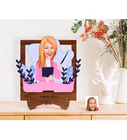 BK Gift Kişiye Özel Kadın Sınıf Öğretmeni Karikatürlü Ahşap Standlı 3D Biblo-2 (Beyaz)