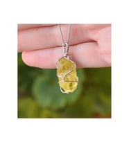 Sertifikalı Tel Sargılı Ham İşlenmemiş Limon Kuvars Taşı Kolye (Çok Renkli)
