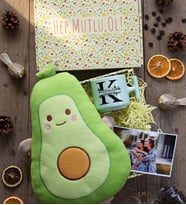 Kişiye Özel K Harfli İsimli Hediye Kutusu - Kişiye Özel T Pastel Kupa, Peluş Yastık, Fotoğraf 1 Adet Doğum Günü Hediyesi (Yeşil)