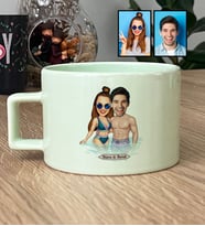 Kişiye Özel Karikatürlü Tatilci Sevgililer Lüks Pastel Fincan Sevgililer Günü Hediyesi