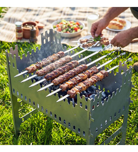 Kamp Ayısı® CastleGrill™ 2mm Galvaniz Çelik, Katlanır, 13 Şiş Kapasiteli Şiş Man