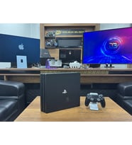 PlayStation 4 Pro Tek Kol Oyun Konsolu (İKİNCİ EL)
