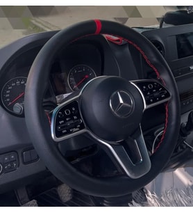 DİKİŞLİ DİREKSİYON KILIFI SİYAH DERİ KIRMIZI YÜZÜK KIRMIZI DİKİŞLİ MERCEDES SPRİNTER YENİLER