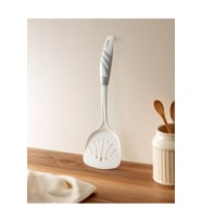 Madame Coco Chase Servis Spatula