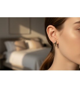 STİL İNCİSİ/XUPING JEWELRY MİNİMAL ZİRKON TAŞLI KÜPE (Altın Rengi)