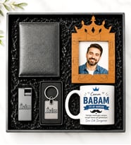 Kişiye Özel Kral Baba Hediye Seti – Fotoğraflı Ahşap Çerçeve, Cüzdan, İsimli Anahtarlık, Çakmak ve Kupa