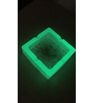 Fosforlu Neon Yeşili Sedefli Ve Gold Süslemeli Kare Şeklinde Küllük El Yapımı Epoksi Hediyelik