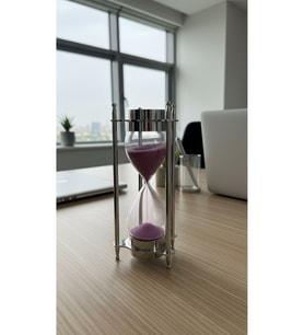Gümüş Rengi Çift Pusulalı Kum Saati 20 cm Modern Metal Çerçeve Lüks Ofis Hediyelik Aksesuar