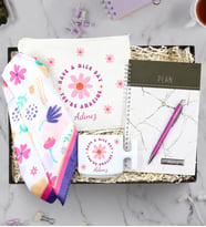 Kişiye Özel Defter & El Çantası & Kupa & Kalem & Fular Hediye Seti