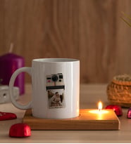 Kişye Özel Polaroid Tasarım Fotoğraflı Ahşap Altlıklı Mumlu Beyaz Kupa