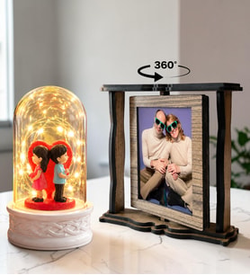 Kişiye Özel 2 Fotoğraflı Dönen Ahşap Çerçeve ve LED Işıklı Sırt Sırta Aşıklar Fanus Hediye Seti
