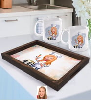 BK Gift Kişiye Özel Kadın Chef Karikatürlü Doğal Ahşap Tepsi ve 2’li Kupa Bardak Seti-1