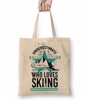 Never Underestimate A Person Who Loves Skiing Bez Çanta Uzun Saplı