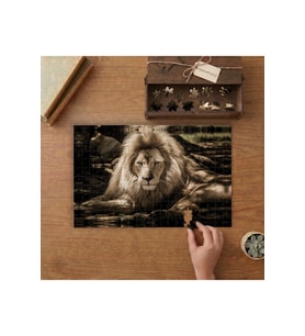 Yaşlı Aslan Tasarımı 240 parça Ahşap Puzzle Ahşap Kutuda MP06910