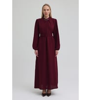Yakası Taşlı Kemerli Elbise - Bordo