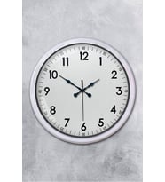 Beyaz Dekoratif Stil 52 Cm Metal Duvar Saati (Standart)