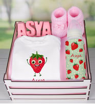 eJOYA Ahşap Sandıkta Kişiye Özel Zıbın Biberon Taş İsimlik Ve Patik Bebek Hediye Seti 109513 (Mavi)