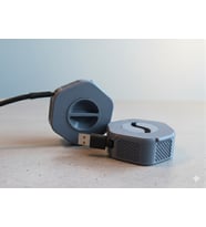 Kablo Makarası  Kablo Toplayıcı  Şarj Kablo Makarası  Taşınabilir Kablo Düzenleyici  Telefon Kablosu Sarma Mekanizması  Dayanıklı 3D Baskı  Kırmızı  KLC Tasarım (Gri)