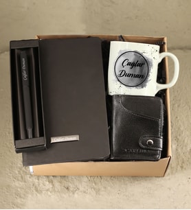 Kişiye Özel Siyah Defter & Kişiye Özel Siyah Roller Kalem & Kişiye Özel Baskılı Kupa & Kartlık Hediye Seti