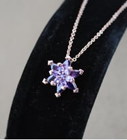 Rose Gold Kaplama Mor Zirkon Taşlı Lotus Çiçeği Hediyelik Kolye