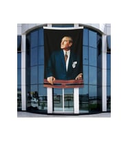 Kravatlı Takım Elbiseli Gazi Mustafa Kemal Atatürk Poster Bayrak Raşel Kumal 4x6 metre ATA32