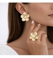 İncili Çiçek Model Kadın Küpe Yüzük Seti Gold Renk Zarif Şık Takı