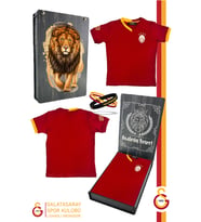 Galatasaray Orijinal Lisanslı Kırmızı Basic Çocuk T-shirt + Bileklik Set Hediyelik Ahşap Kutulu